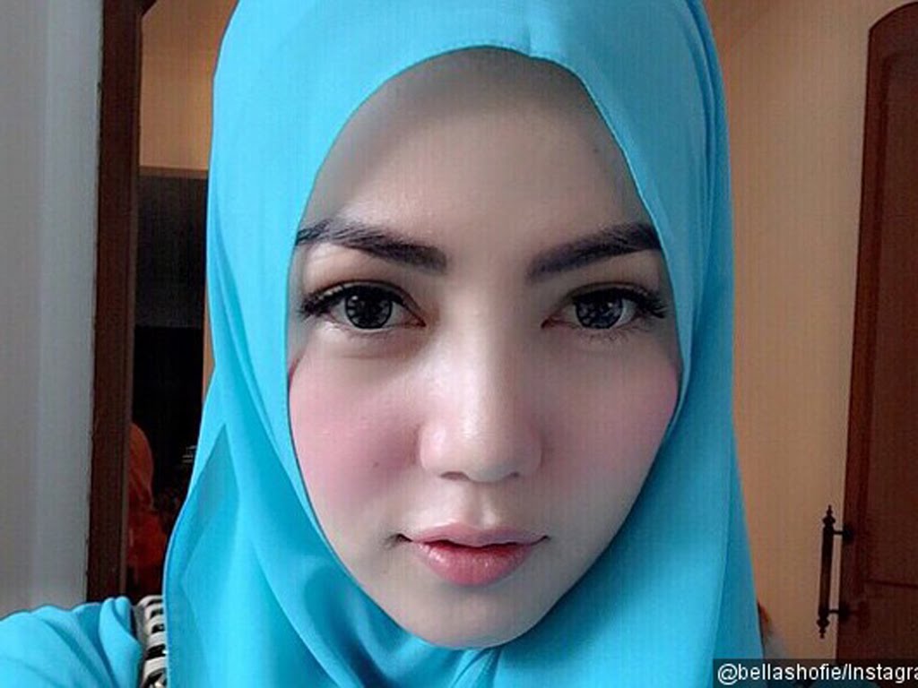 Wanita Cantik Berhijab Wap HP Content 25.jpg